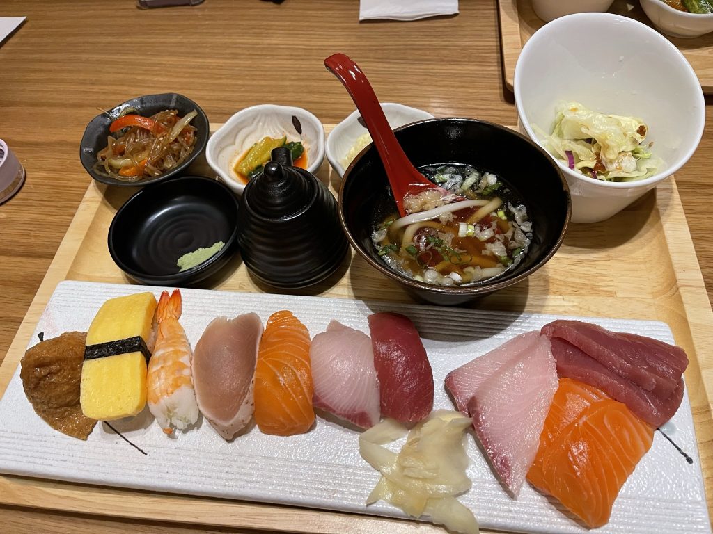 Sushi and Sashimi 스시& 사시미 | 6 pcs sushi and 7 pcs sashimi 